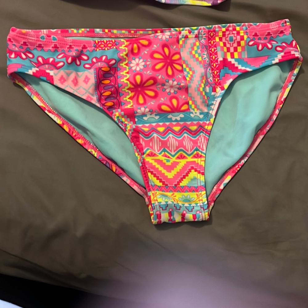Wonder national 2 piece swim set. Perfect for girls age 14-16
